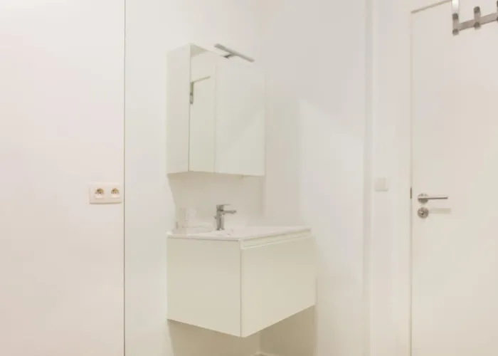 公寓 Bright And Cozy In