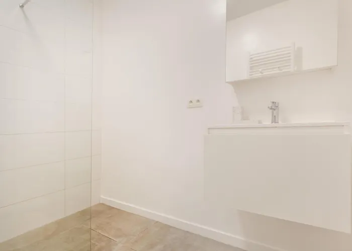 公寓 Bright And Cozy In *