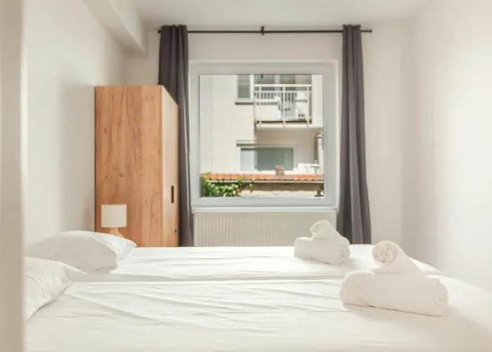 公寓 Bright And Cozy In *