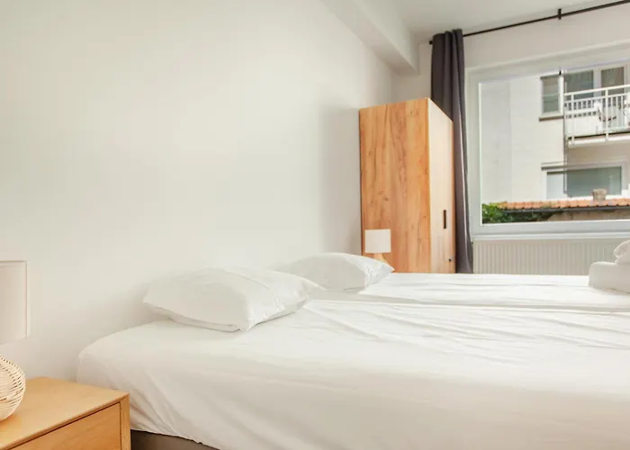 公寓 Bright And Cozy In *