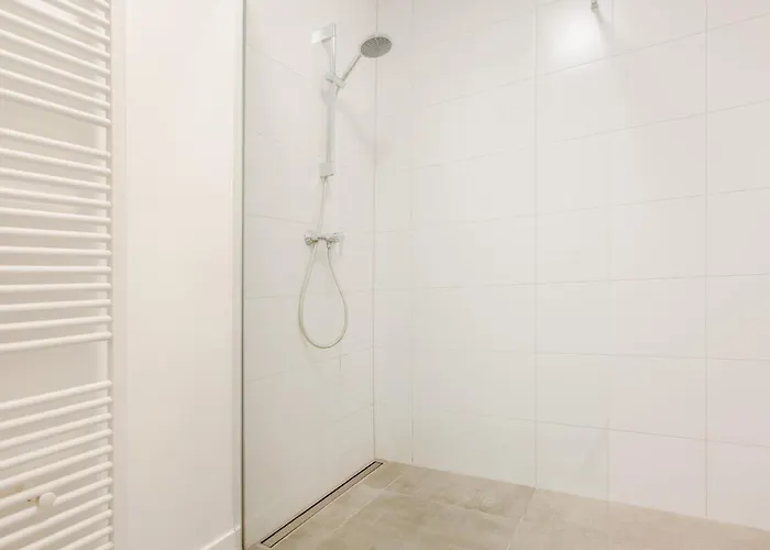 公寓 Bright And Cozy In *