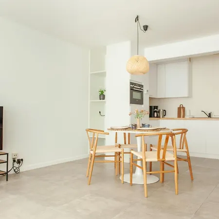 Bright And Cozy In Остенде